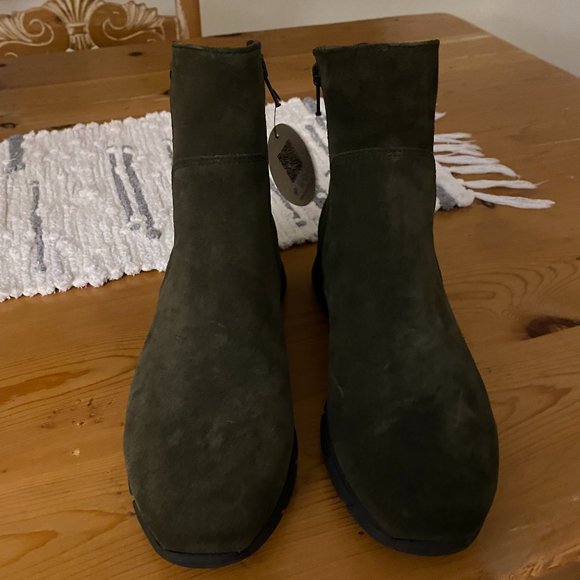 NIB La Canadienne Olive Suede Weatherproof Boots - Picture 3 of 6